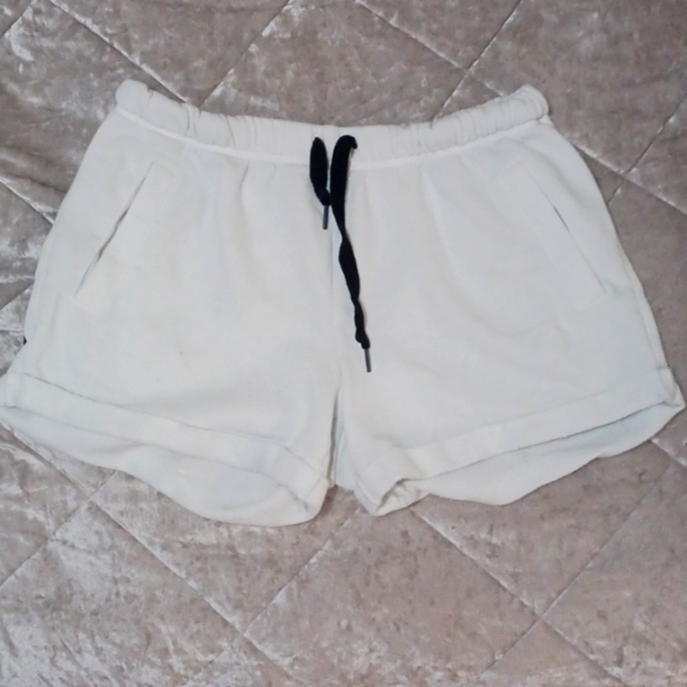 PINK VICTORIA'S SECRET WHITE/BLACK 4.25 ROLLED HEM SHORTS (MEDIUM)